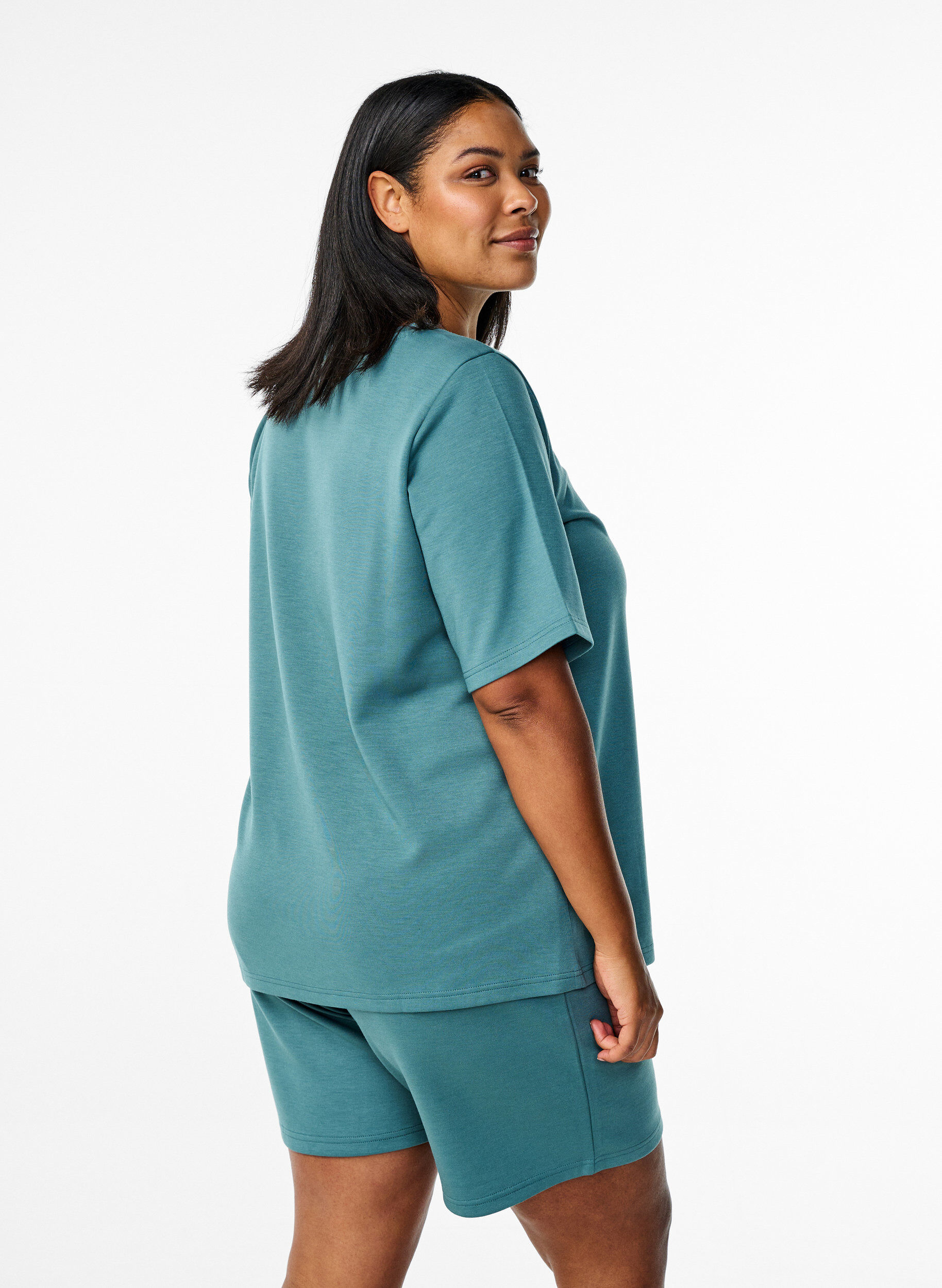 Zizzi Shorts laget av en modal-miks med lommer, Gr&oslash;nn, Model image number 2