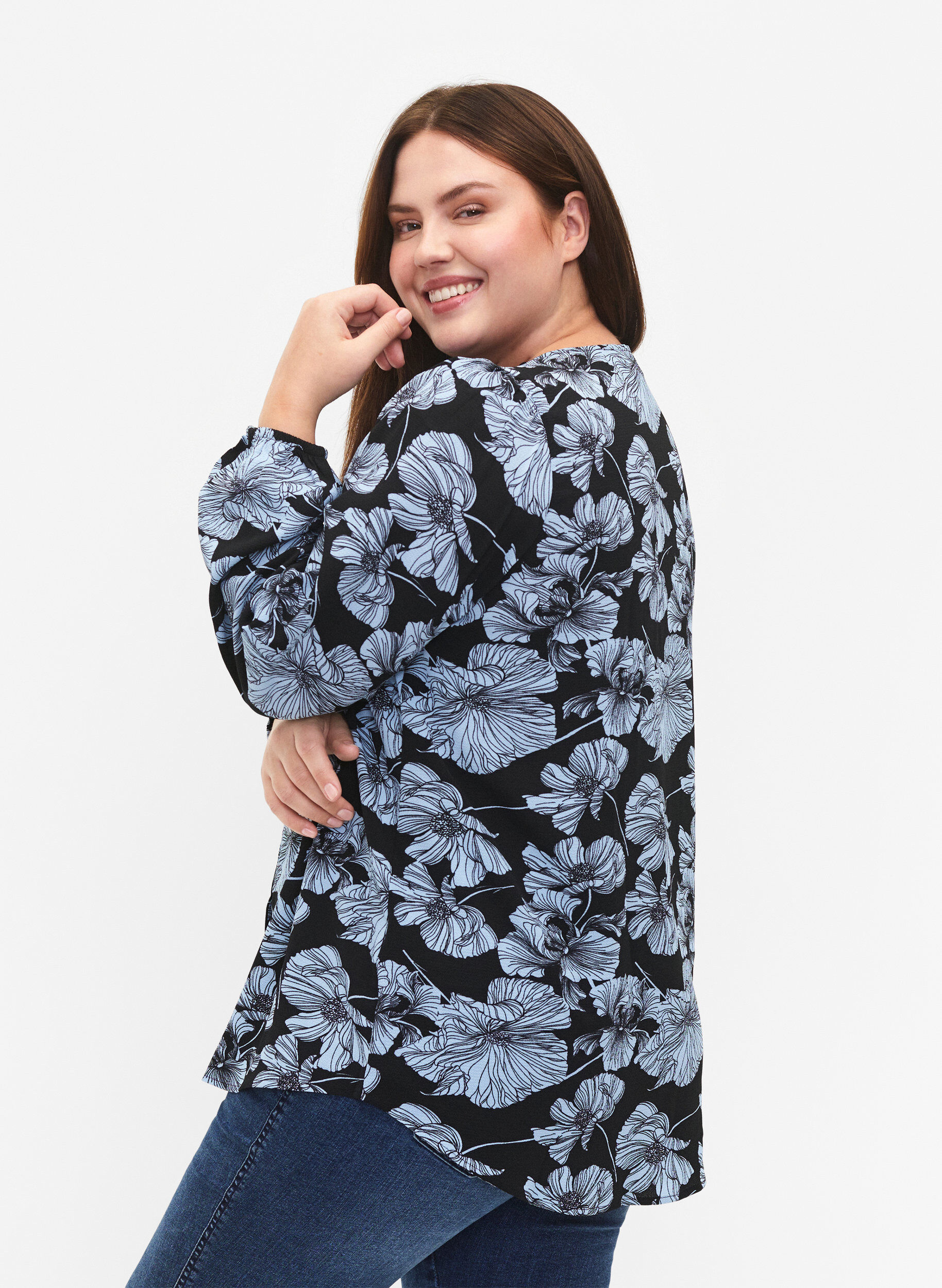 Zizzi Skjortebluse med v-hals og trykk, Black B. Flower AOP, Model image number 1