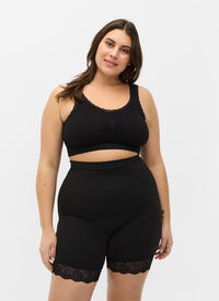 Light shapewear shorts med blondekant, Black, Model