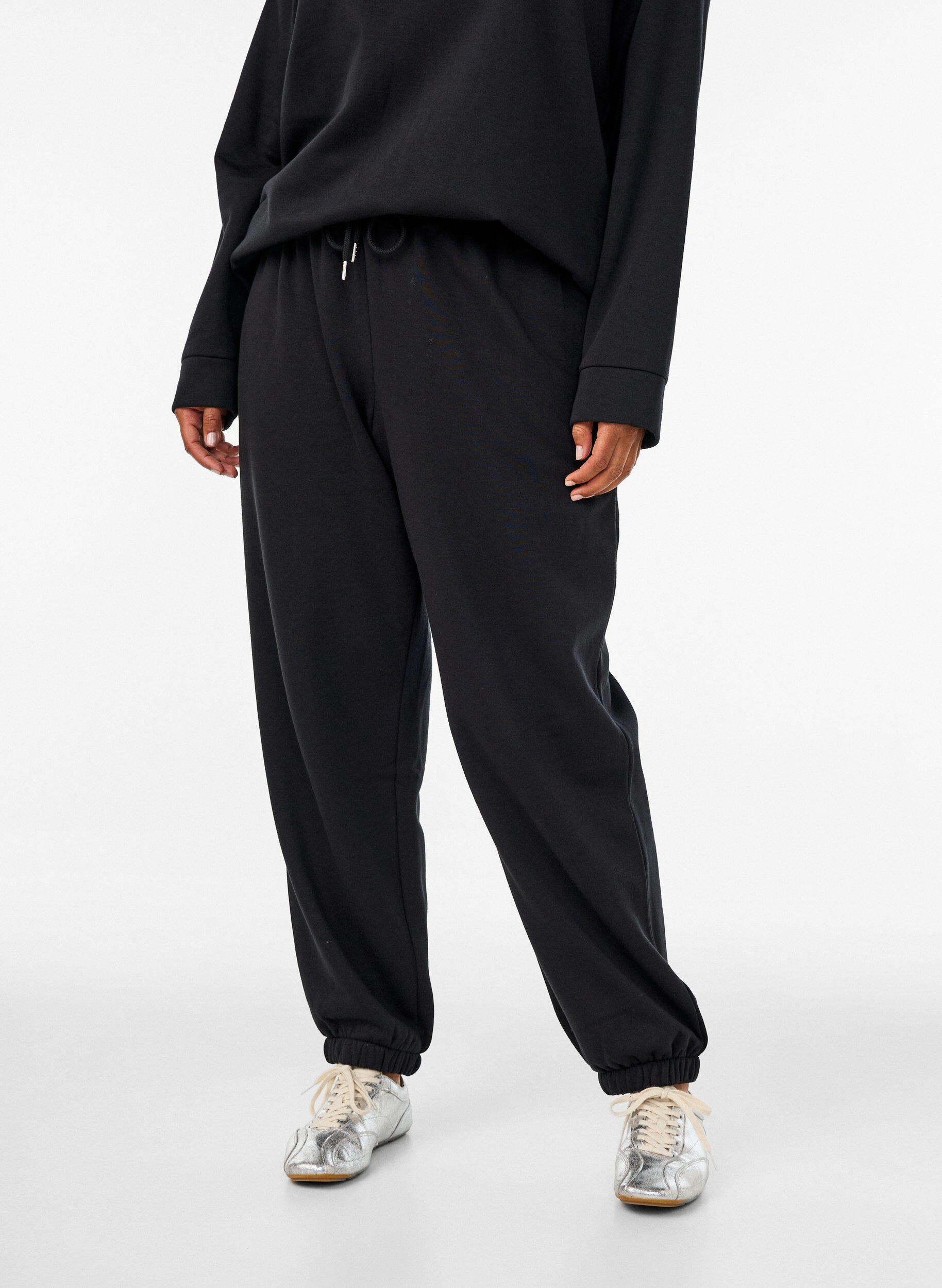 ZizziJoggebukser med h&oslash;y midje og sn&oslash;ring, Svart, Model image number 2