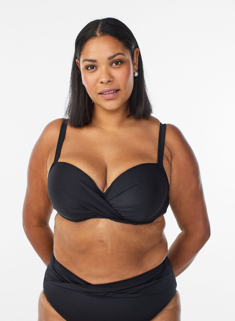 Bikinitopp med b&oslash;yle og drapering, Svart, Model image number 0