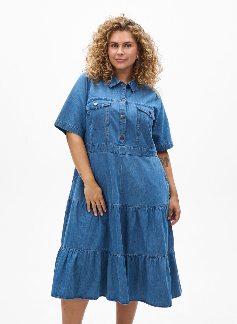 Midikjole i denim med knapper og korte ermer, Blue Denim, Model