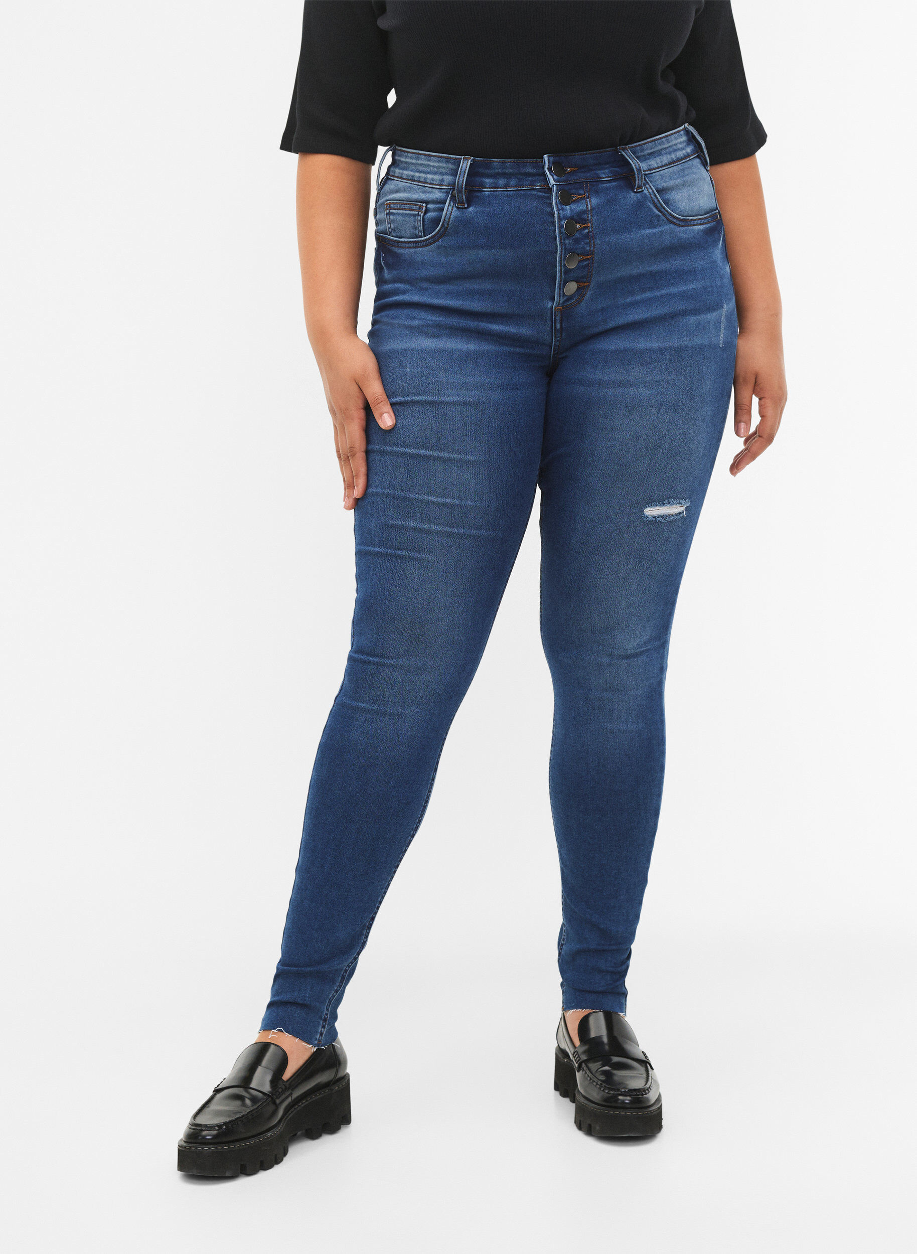 Zizzi Amy-jeans med h&oslash;y midje og knapper, Blue denim, Model image number 2