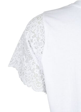 T-skjorte av bomull med korte blondeermer, Bright White, Packshot image number 3