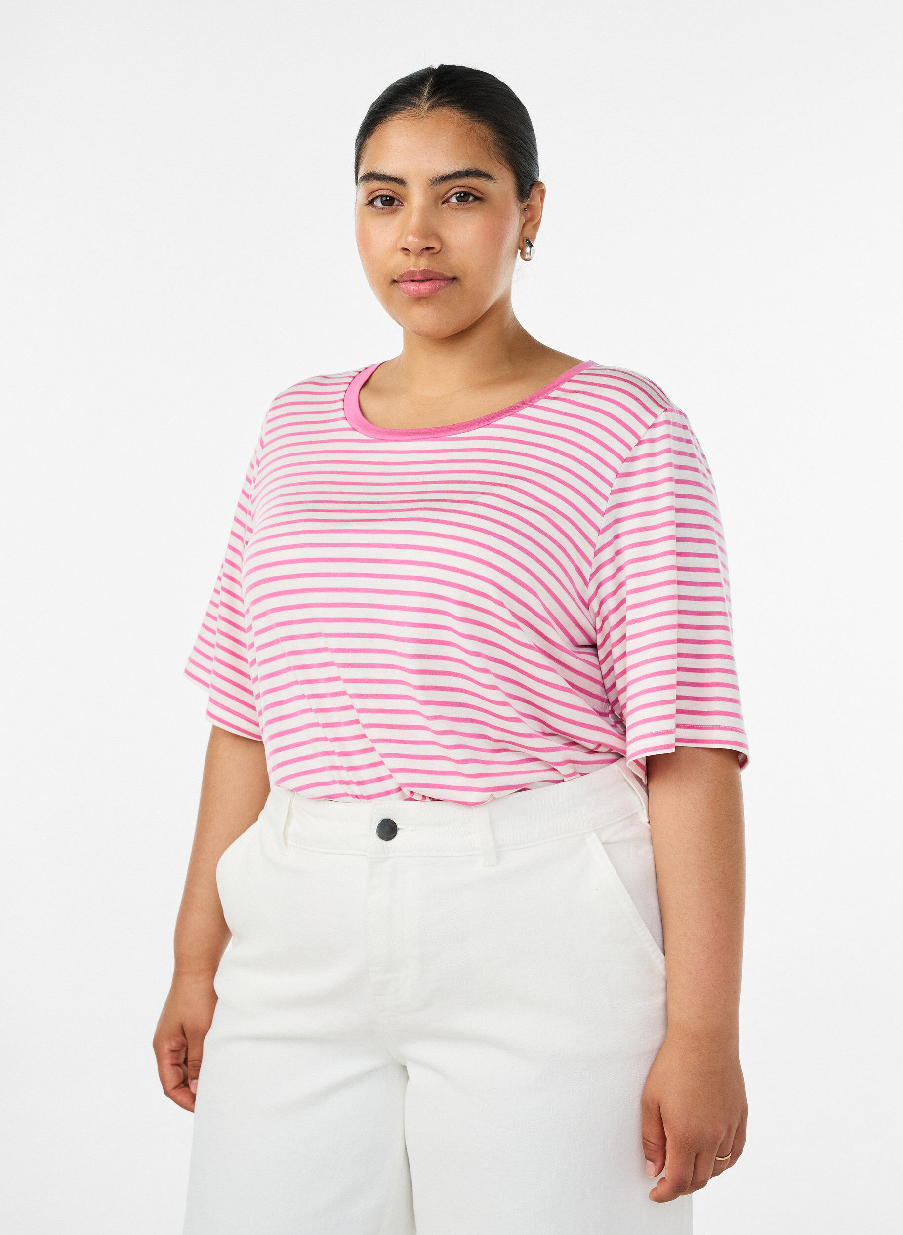 T-skjorte med TENCEL&trade; Lyocell og striper, Rosa, Model