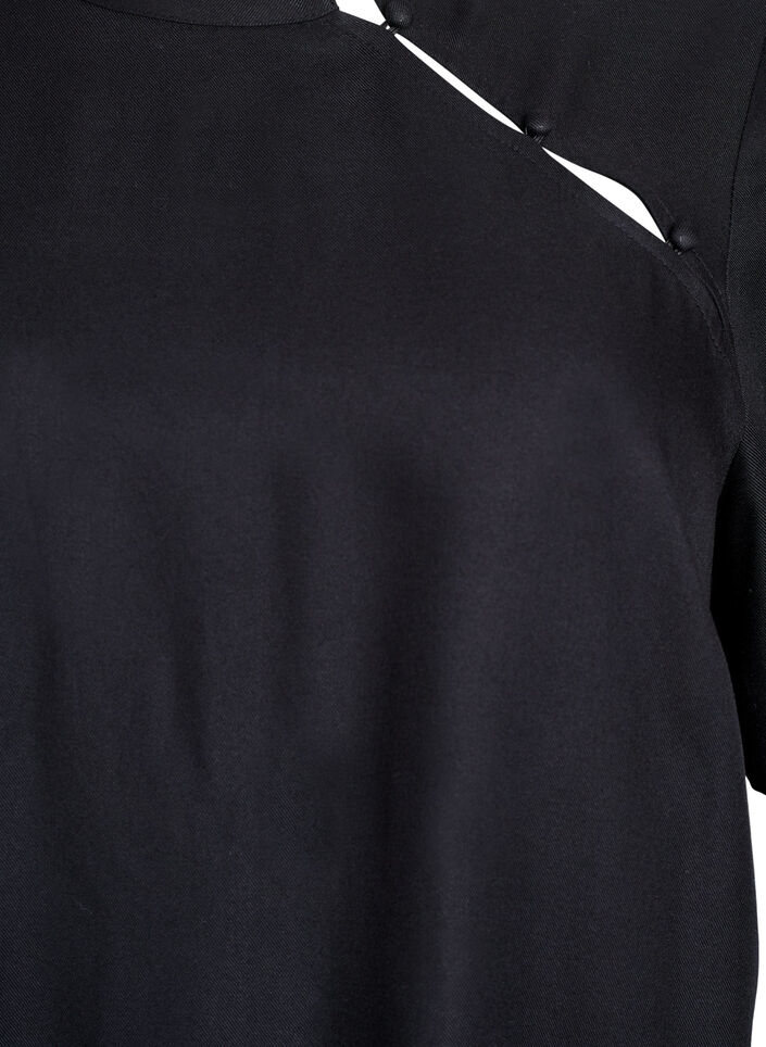Kortermet bluse med diagonal knappelukking, Svart, Packshot