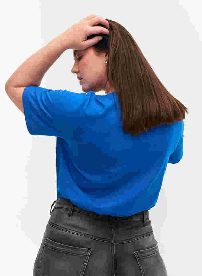 T-skjorte i organisk bomull med V-hals, Princess Blue, Model image number 1