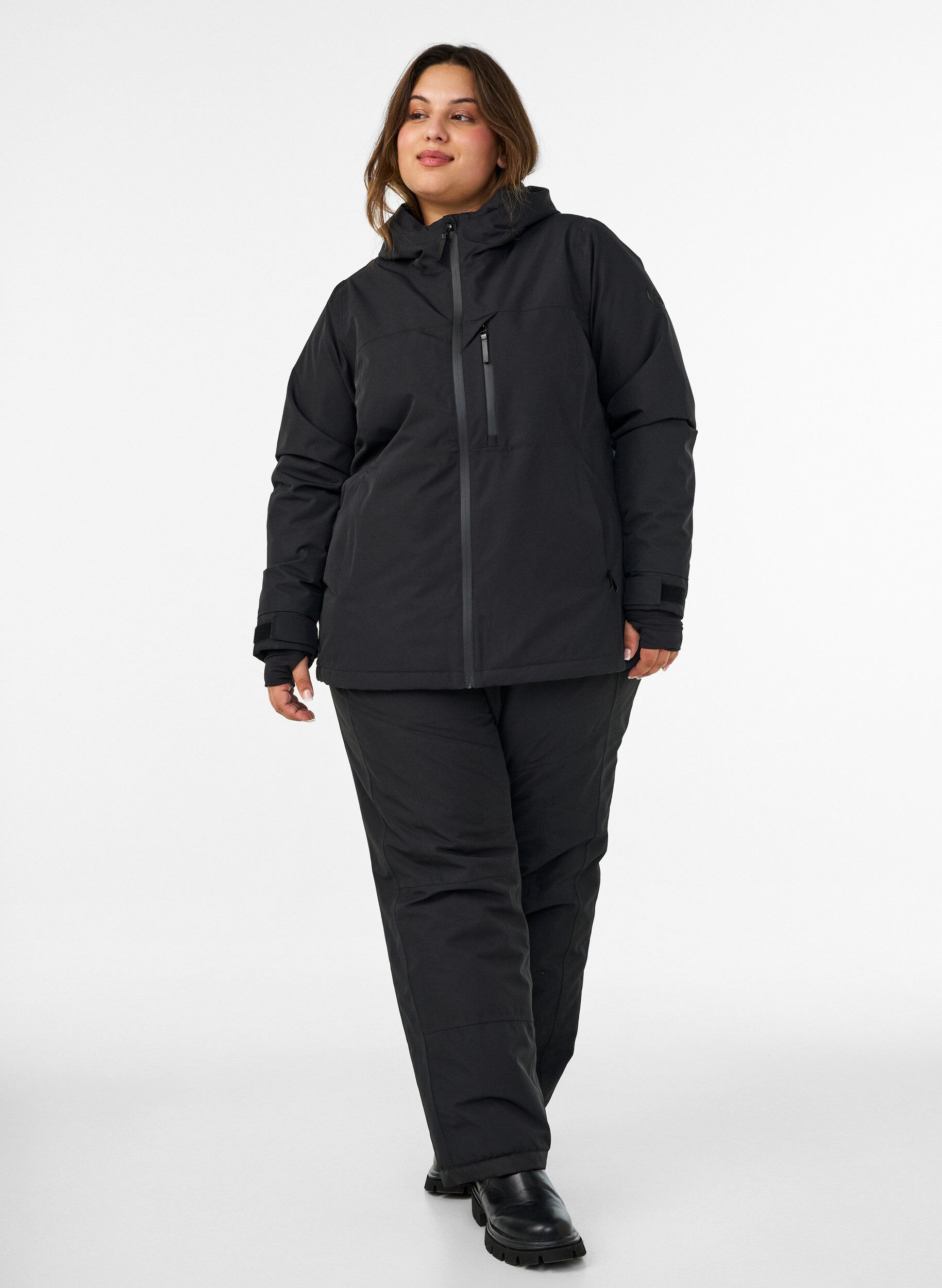 ZizziSkijakke med hette og glidel&aring;slommer, Svart, Model image number 1