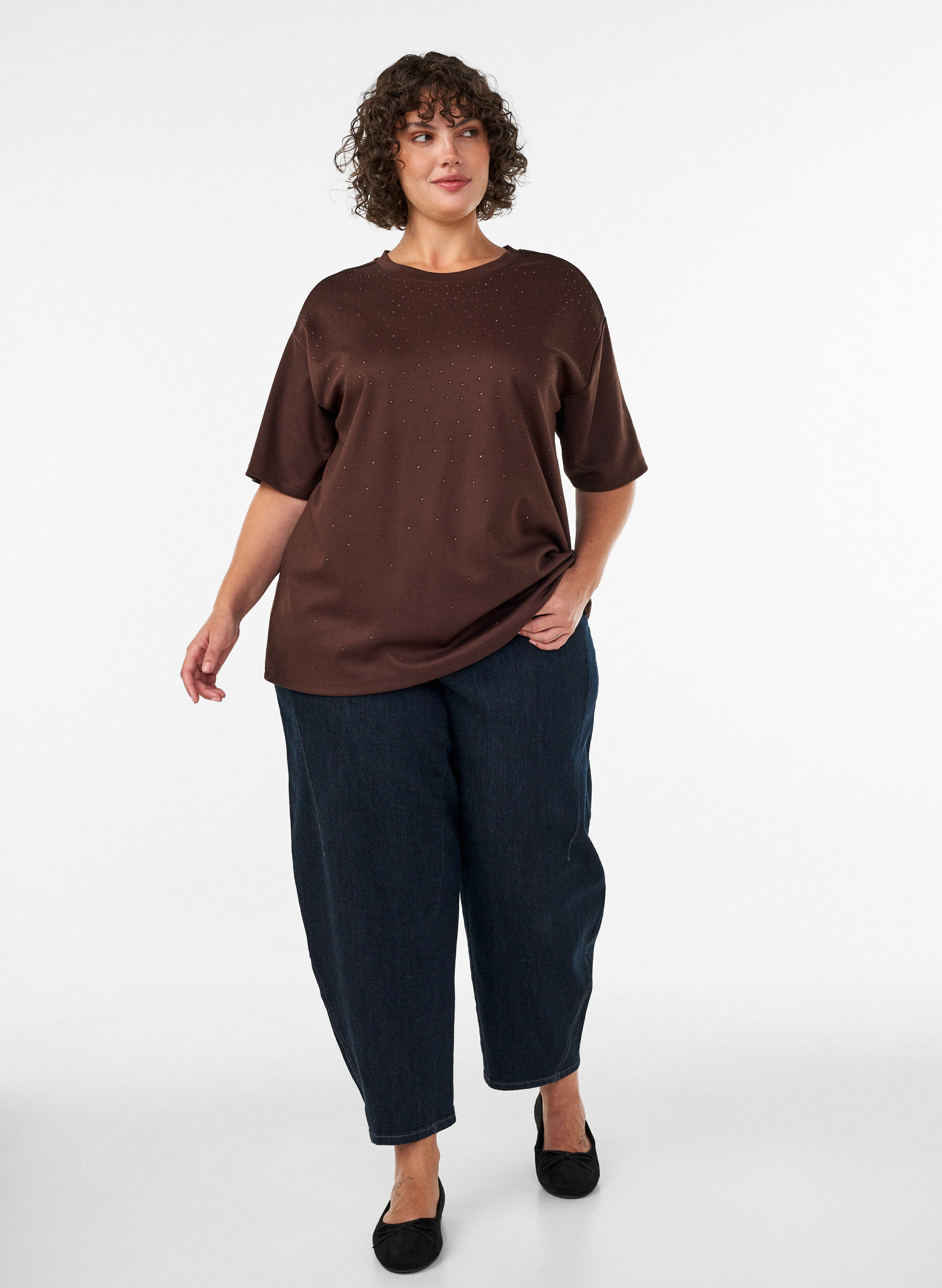 ZizziT-skjorte med rhinesteiner og rundt hals, Brun, Model image number 1