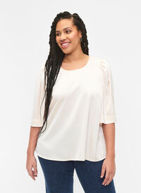 Bluse i sateng med halvlange ermer, Champagne, Model