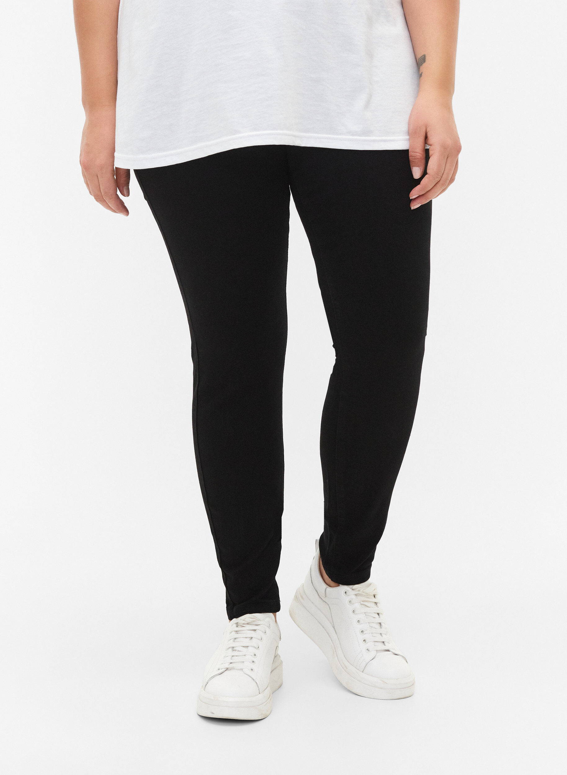 Zizzi FLASH - Tettsittende jeggings med h&oslash;yt liv, Black, Model image number 2