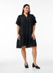 Kort kjole med rysjermer og prikkete tekstur, Black, Model image number 2