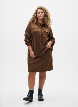Zizzi Imitert semsket skjorte, Brown Fake Suede , Model image number 2