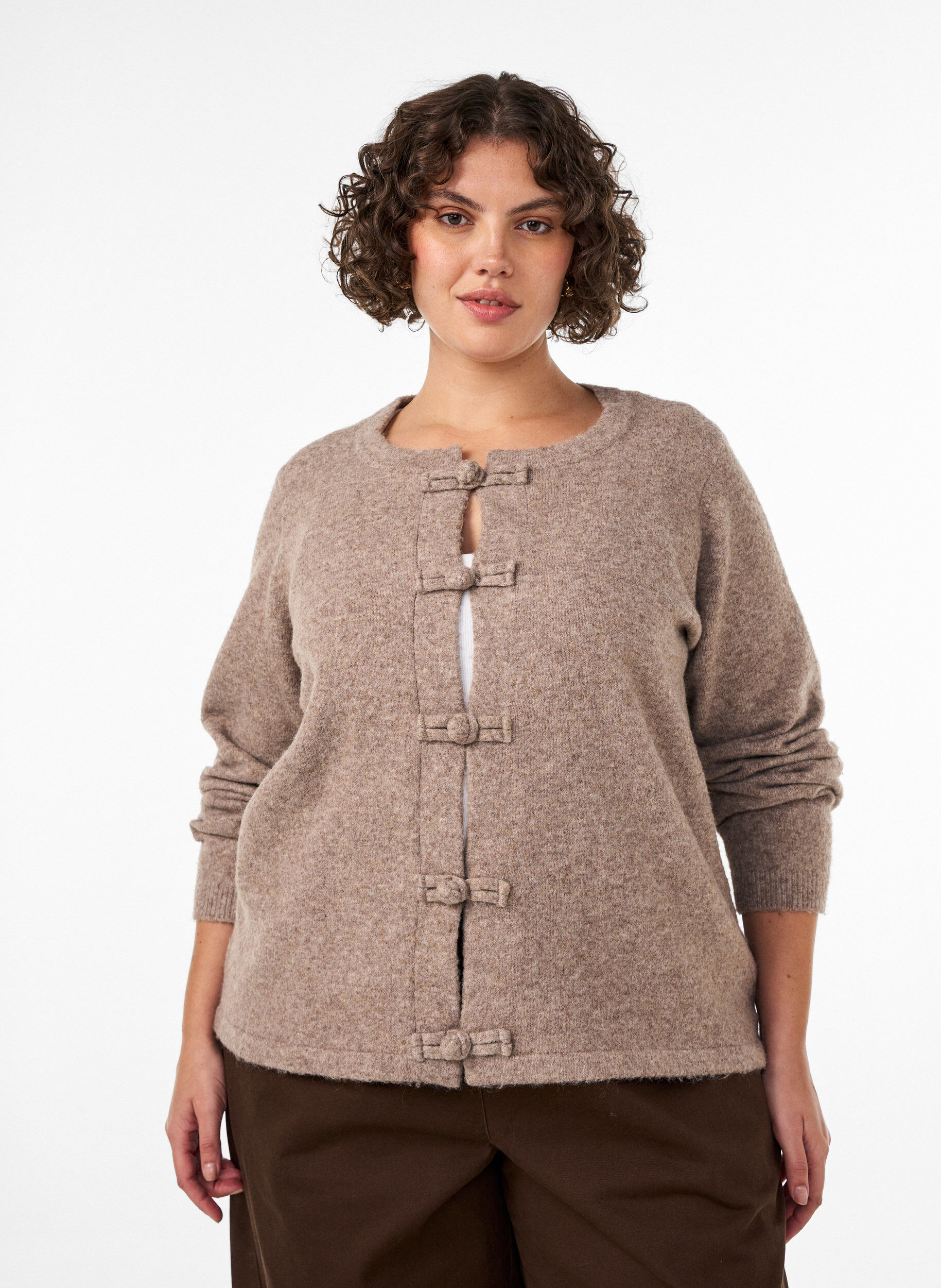 Cardigan med knutelukkinger, Beige, Model