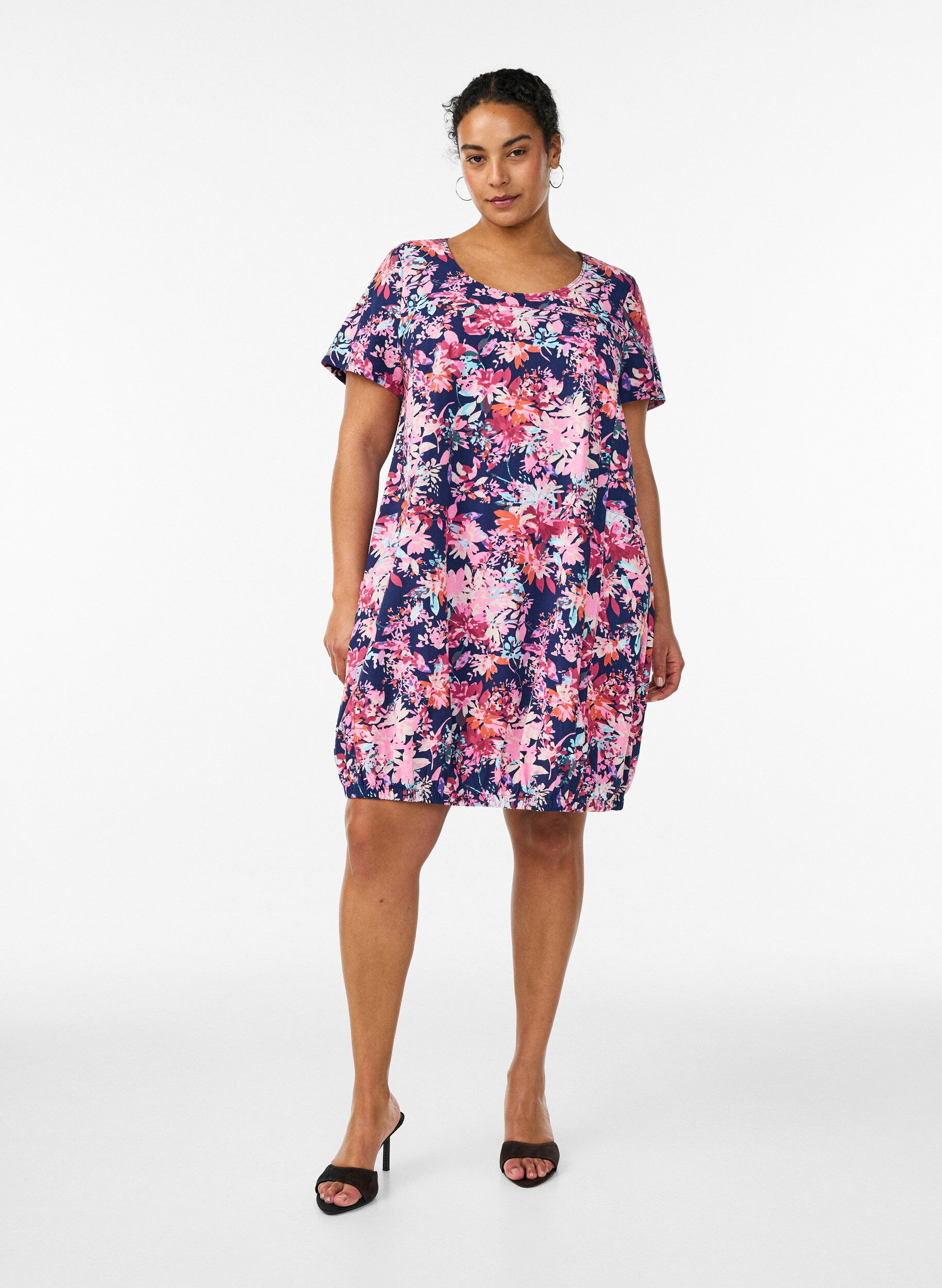 ZizziKortermet bomullskjole med trykt m&oslash;nster, Bl&aring;, Model image number 1