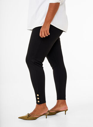 Zizzi Viscose-leggings med knappdetaljer, Svart, Model image number 2