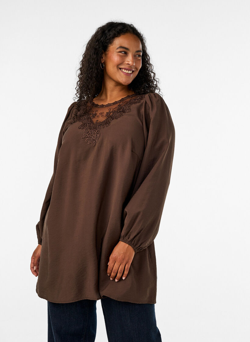 Tunika i viskose med blondedetaljer, Brun, Model image number 0