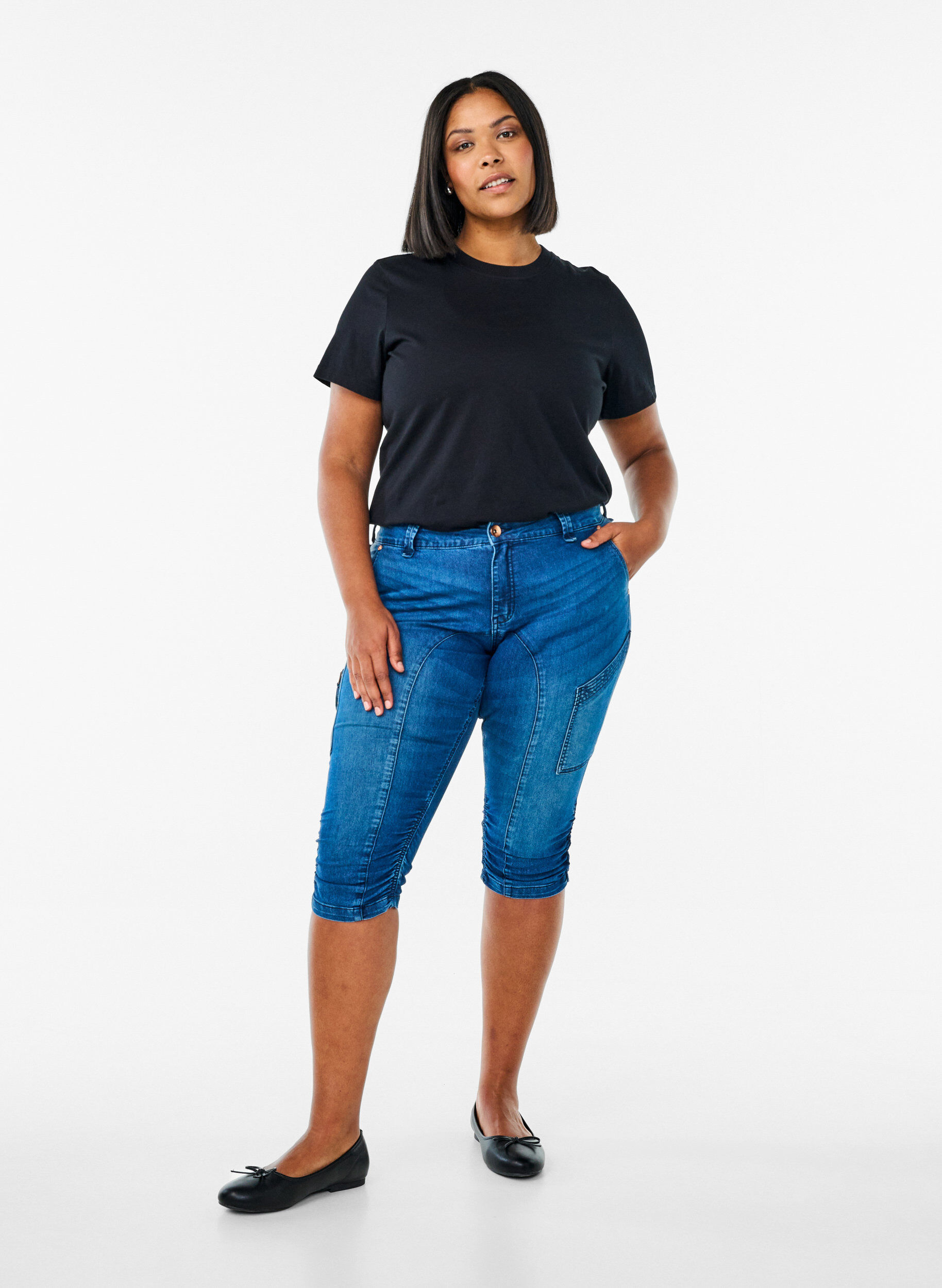 Slim-fit capri-jeans med lommer, Bl&aring;, Model