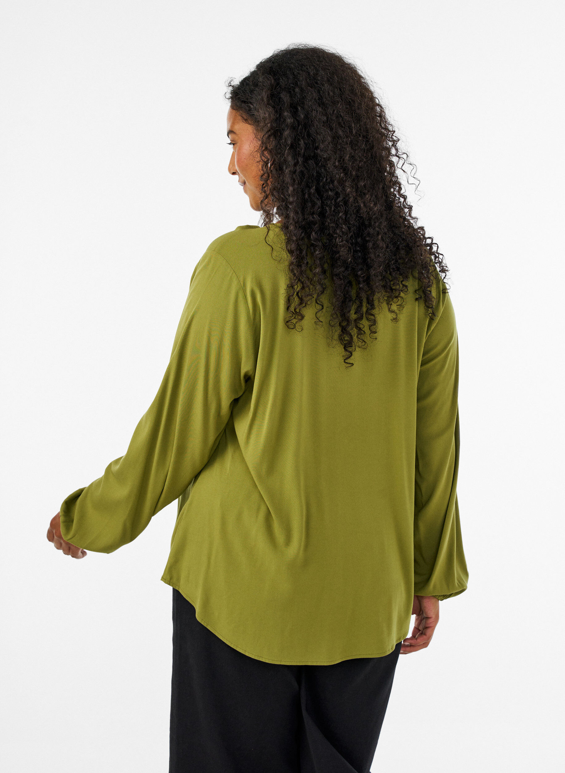 ZizziViskosebluse med V-hals og lange ermer, Gr&oslash;nn, Model image number 2