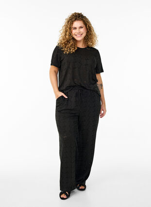 Zizzi FLASH - T-skjorte med maljemønster, Svart, Model image number 1