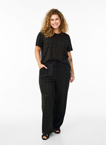 Zizzi FLASH - T-skjorte med maljemønster, Svart, Model image number 1