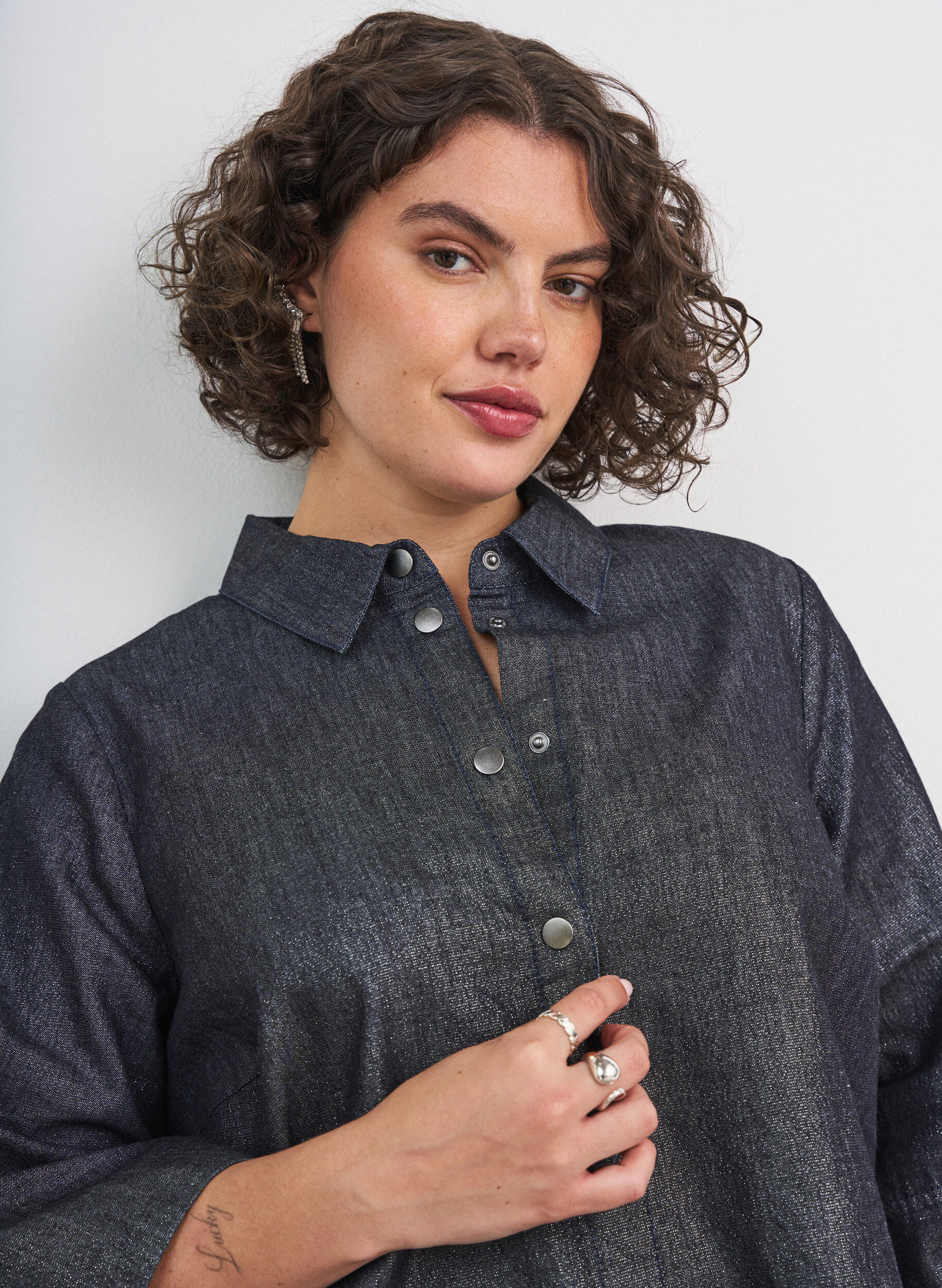ZizziDenimskjorte med glittertr&aring;d og 3/4 ermer, Gr&aring;, Model image number 3