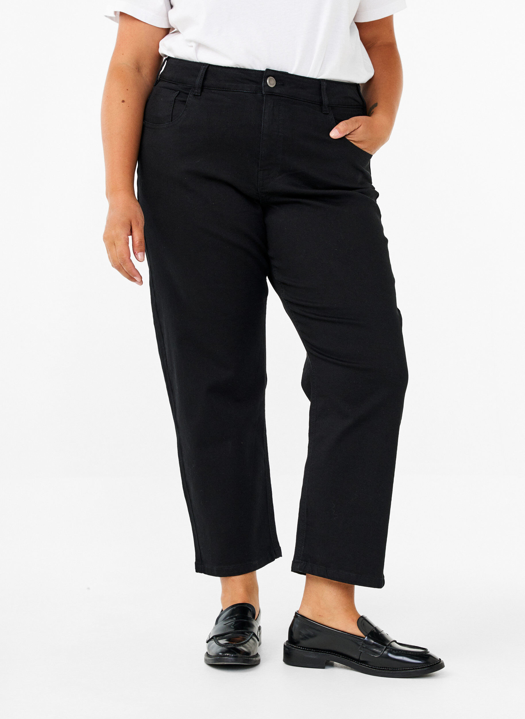 Zizzi Cropped Vera jeans med rett passform, Black, Model image number 2