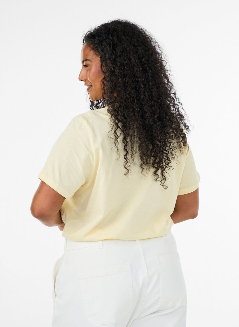 Basic T-skjorte i bomull med rund hals, Gul, Model image number 2