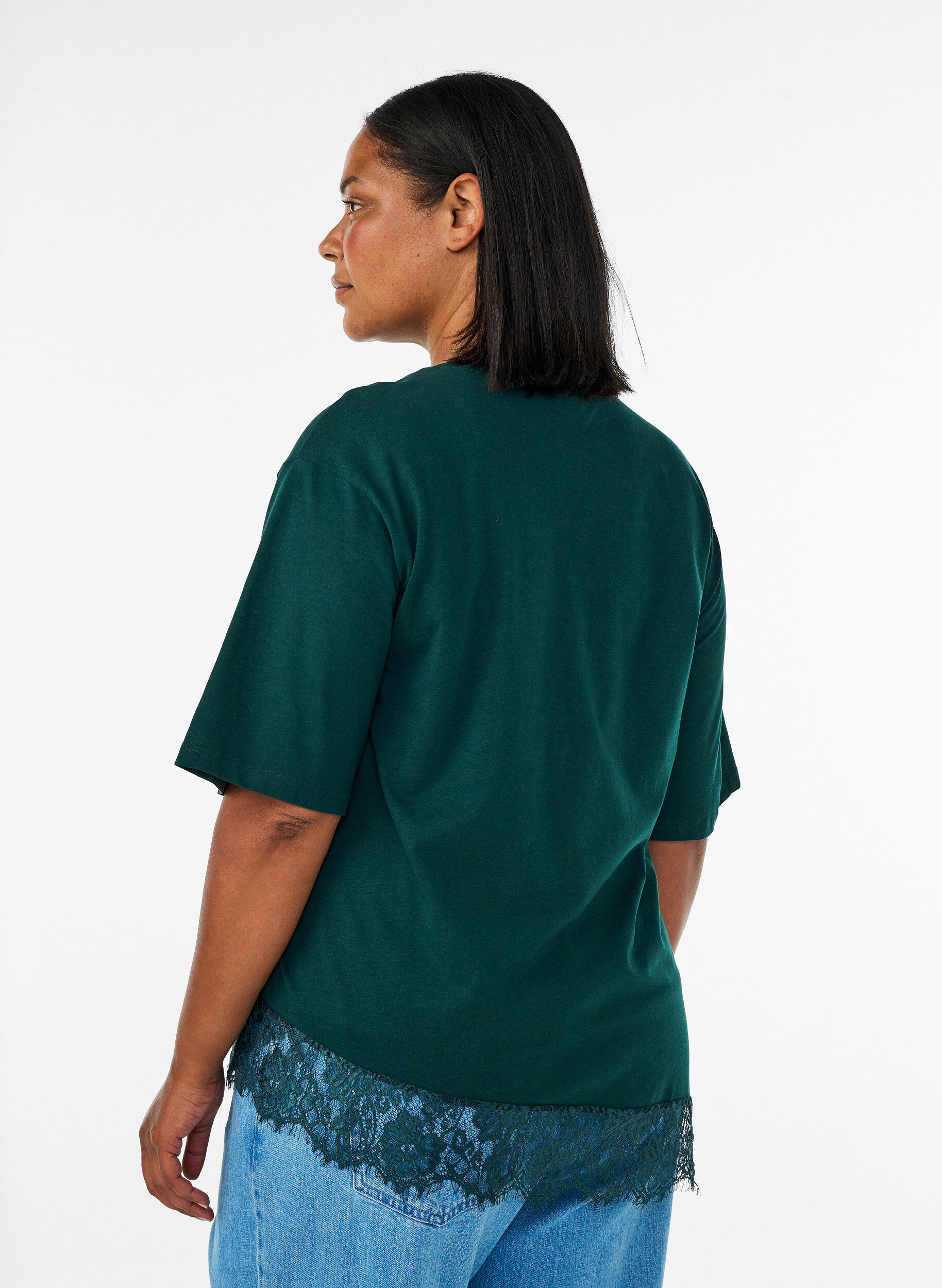 ZizziT-skjorte med asymmetrisk blondekant, Gr&oslash;nn, Model image number 2