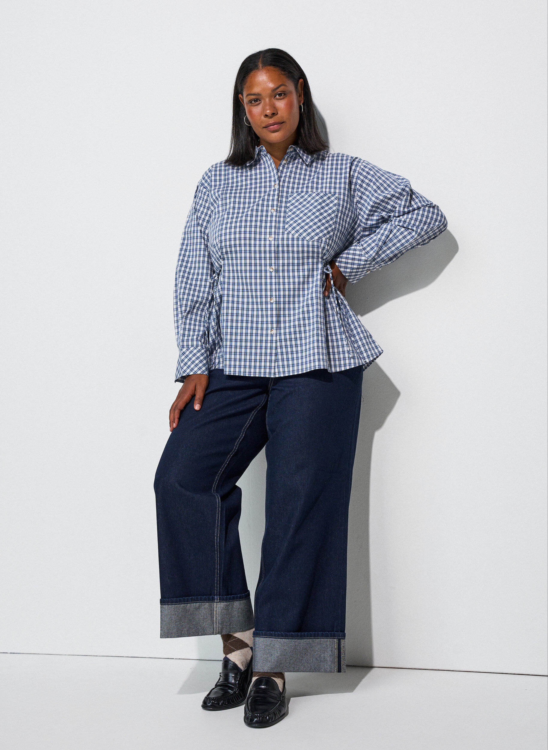 ZizziLoose fit rutete skjorte med knytebelte, Bl&aring;, Model image number 1