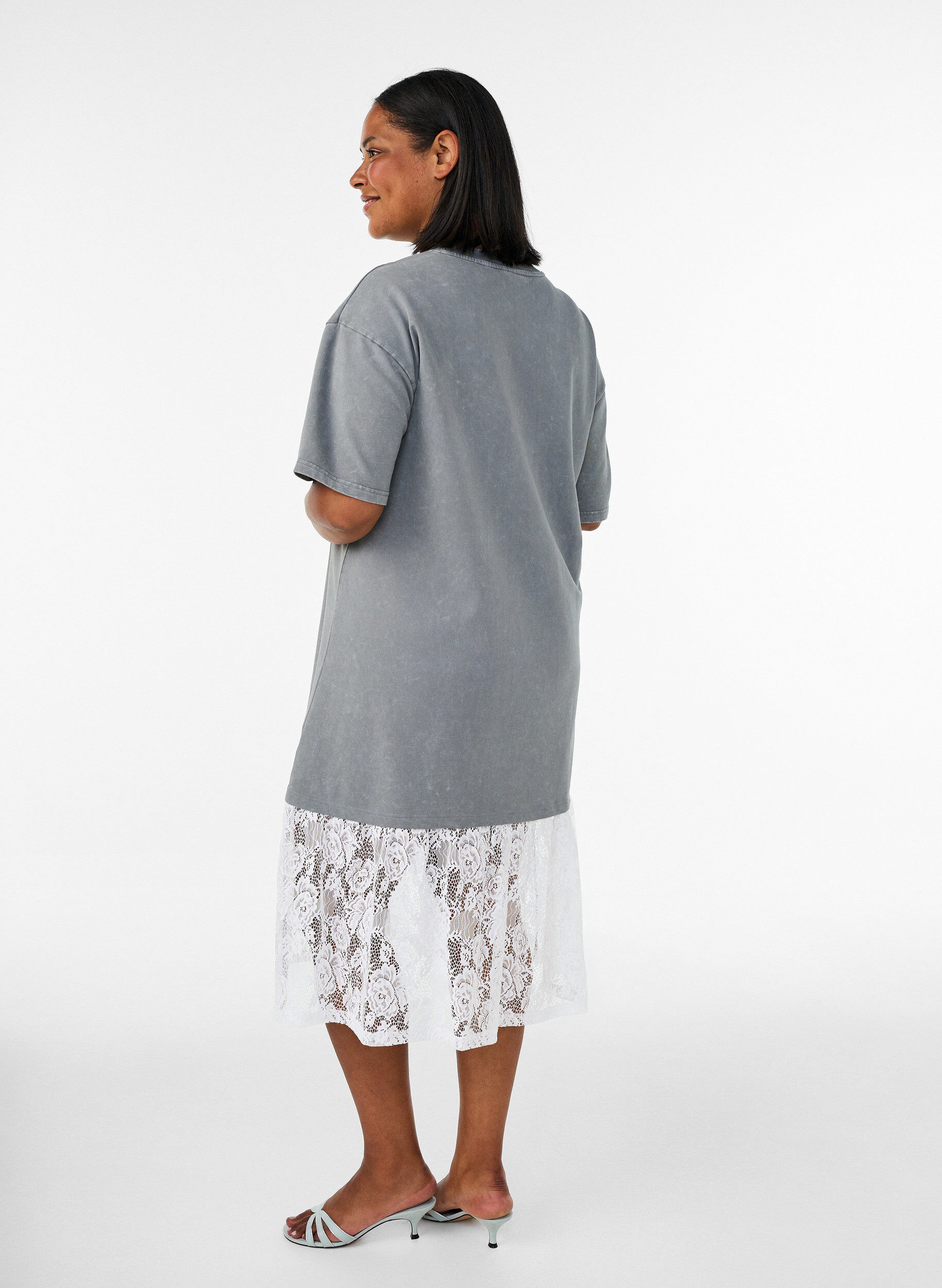 ZizziLoose fit T-skjortekjole med blonder trim, Gr&aring;, Model image number 1