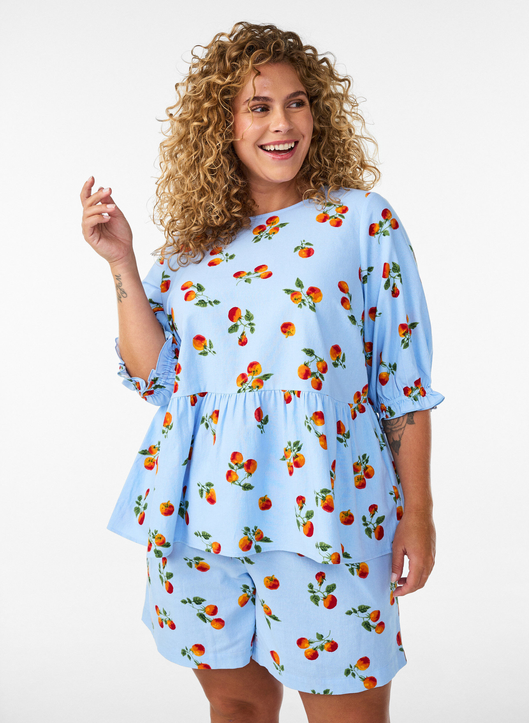 ZizziBomullsshorts med tomattrykk og h&oslash;y midje, Bl&aring;, Model image number 3