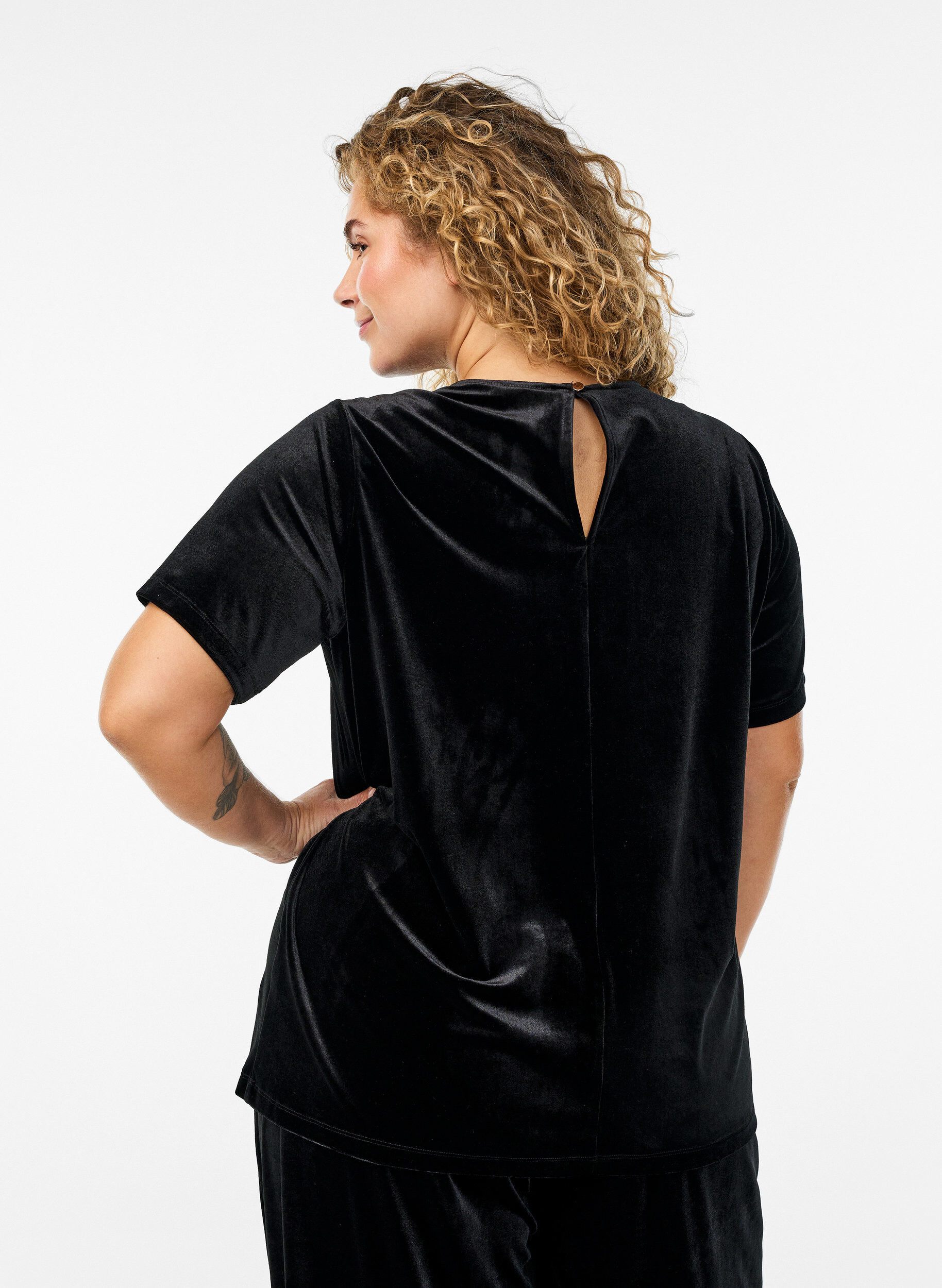 Zizzi Kortermet velour topp, Svart, Model image number 2