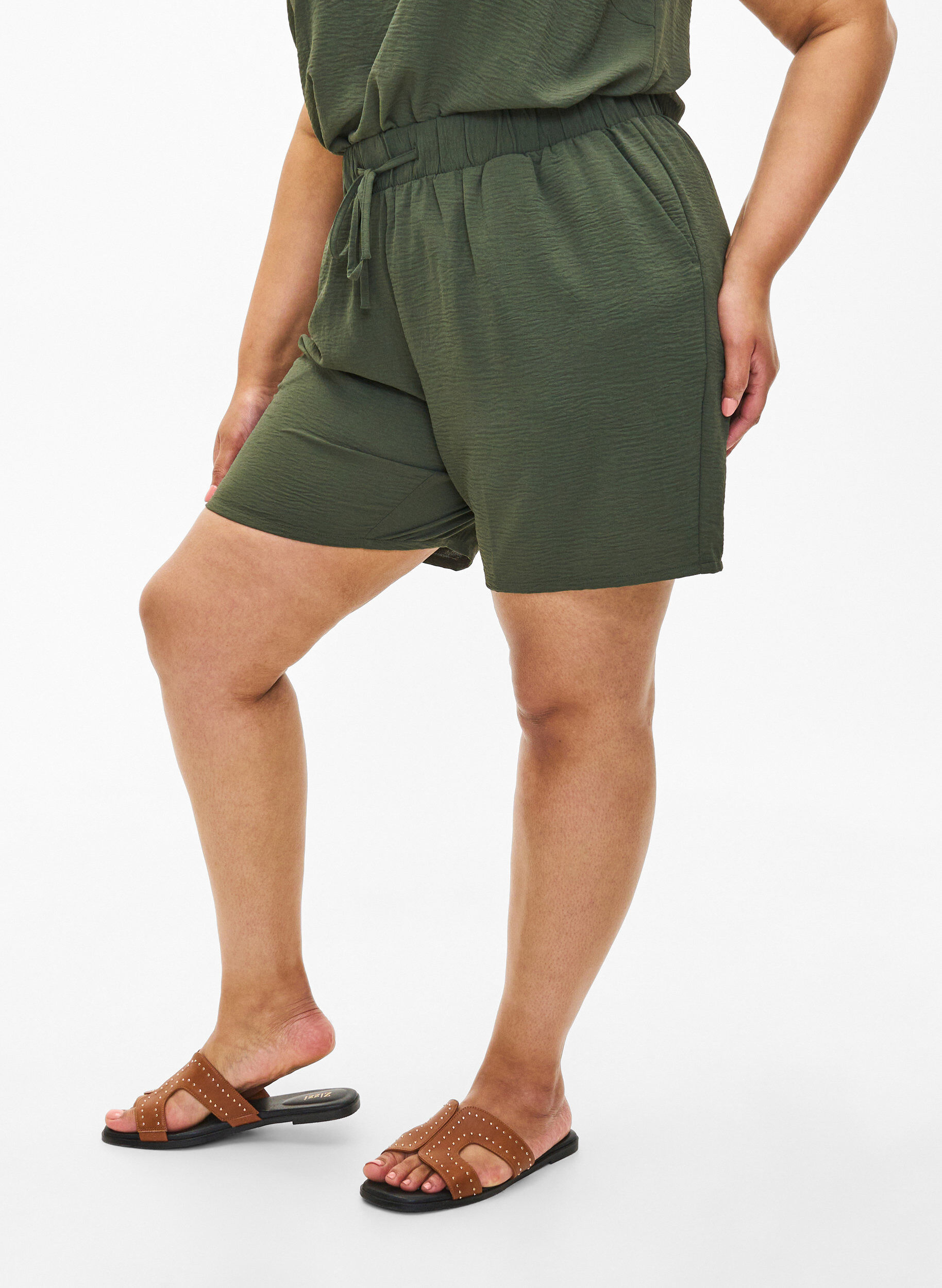 ZizziShorts med lommer og elastisk linning, Gr&oslash;nn, Model image number 3