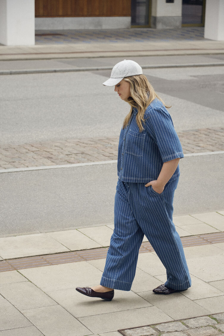 Dobbel denim med striper, , Model