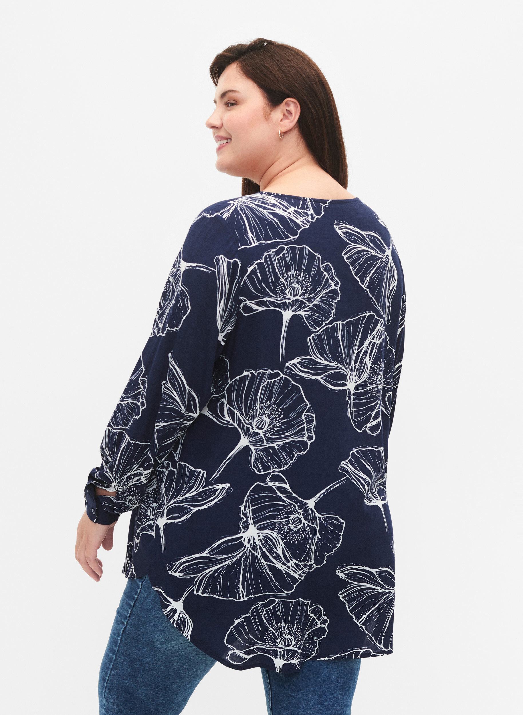 Zizzi Skjorte i viskose med blomstertrykk og lange ermer, Navy B./Big Fl.AOP, Model image number 1