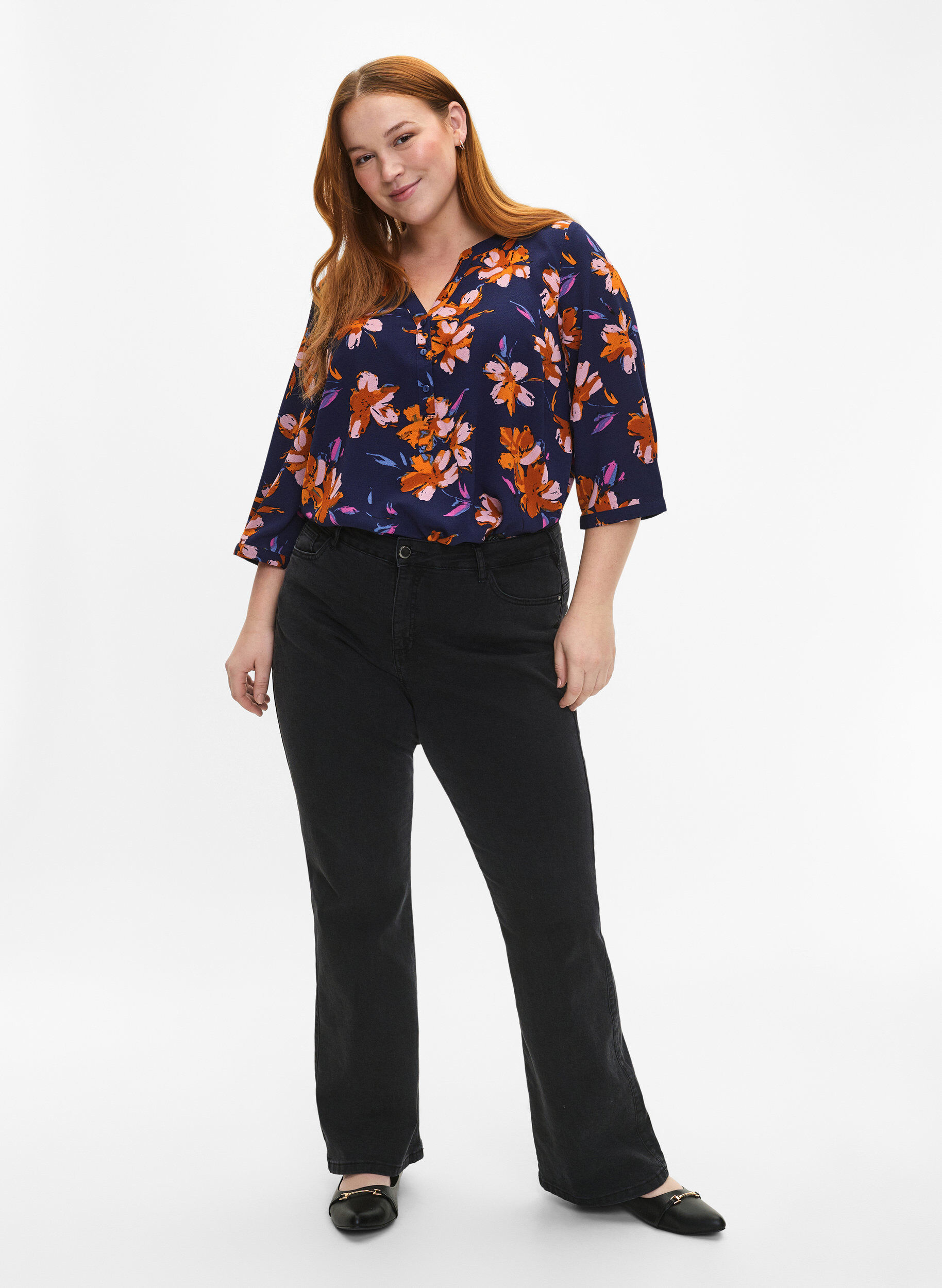 Zizzi Blomstret bluse med 3/4-ermer, Peacoat Flower AOP, Model image number 2