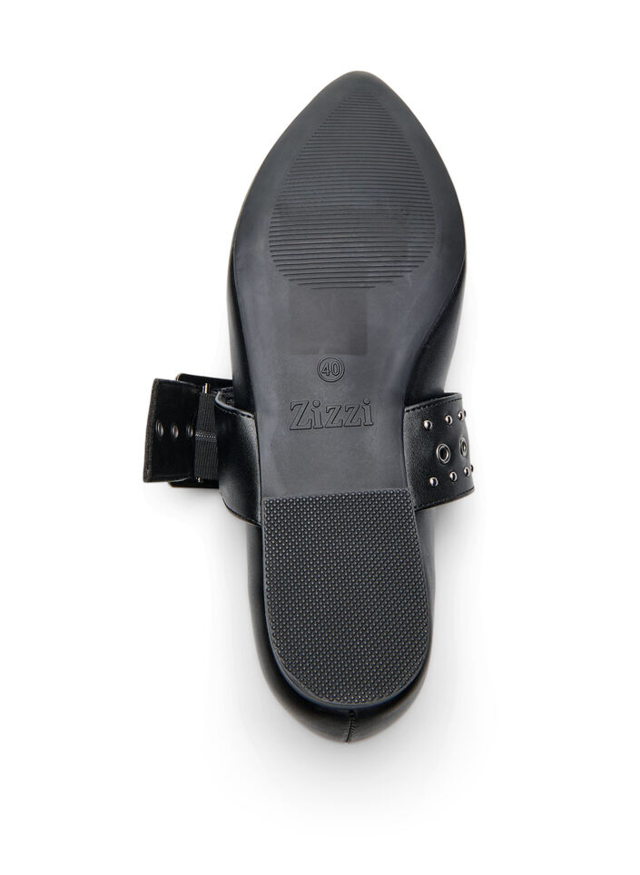Wide fit - Spiss ballerina med spenne og nagler, Black, Packshot