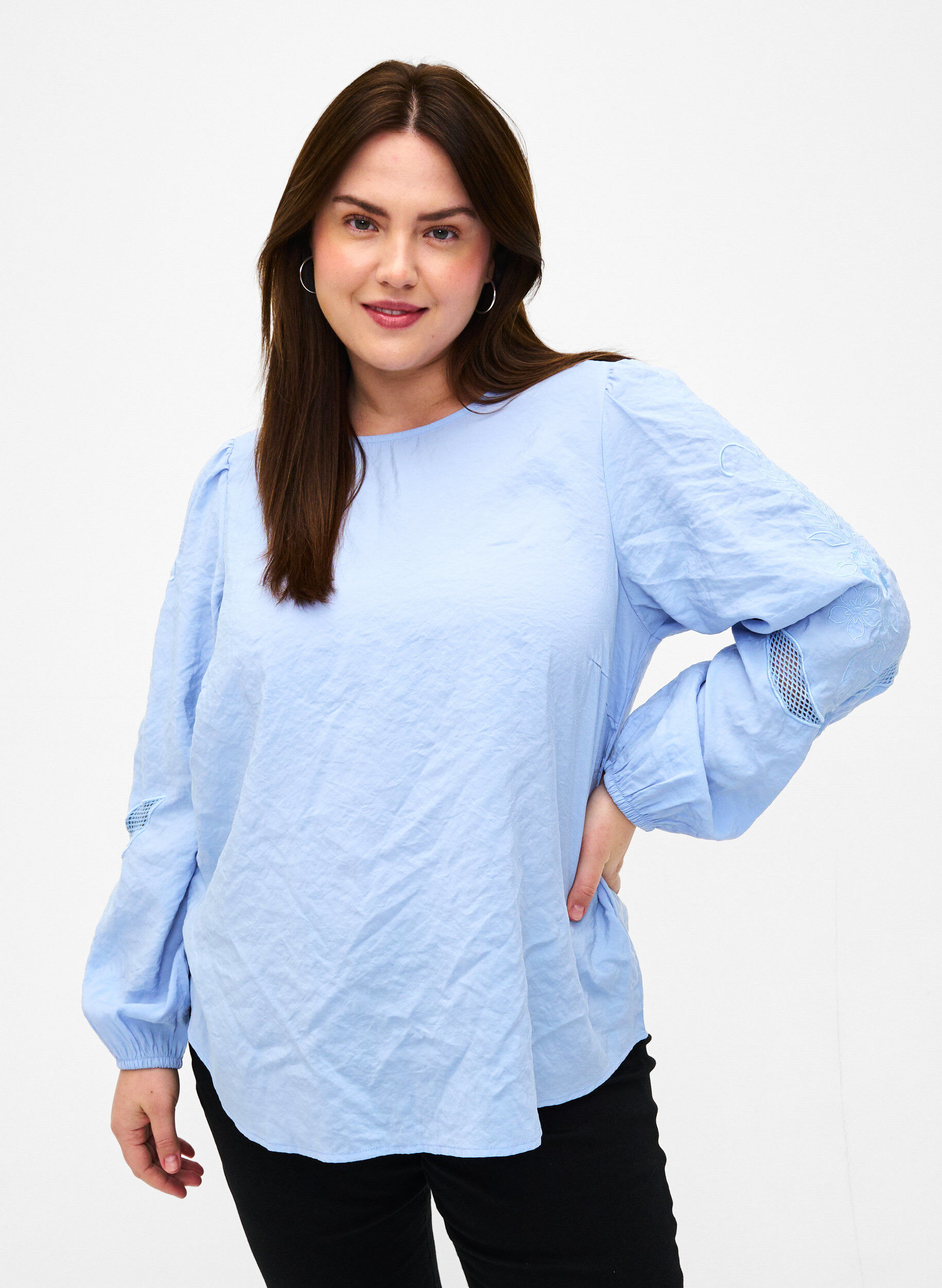 Zizzi Bluse i Tencel &trade; Modal med broderidetaljer, Serenity, Model image number 0