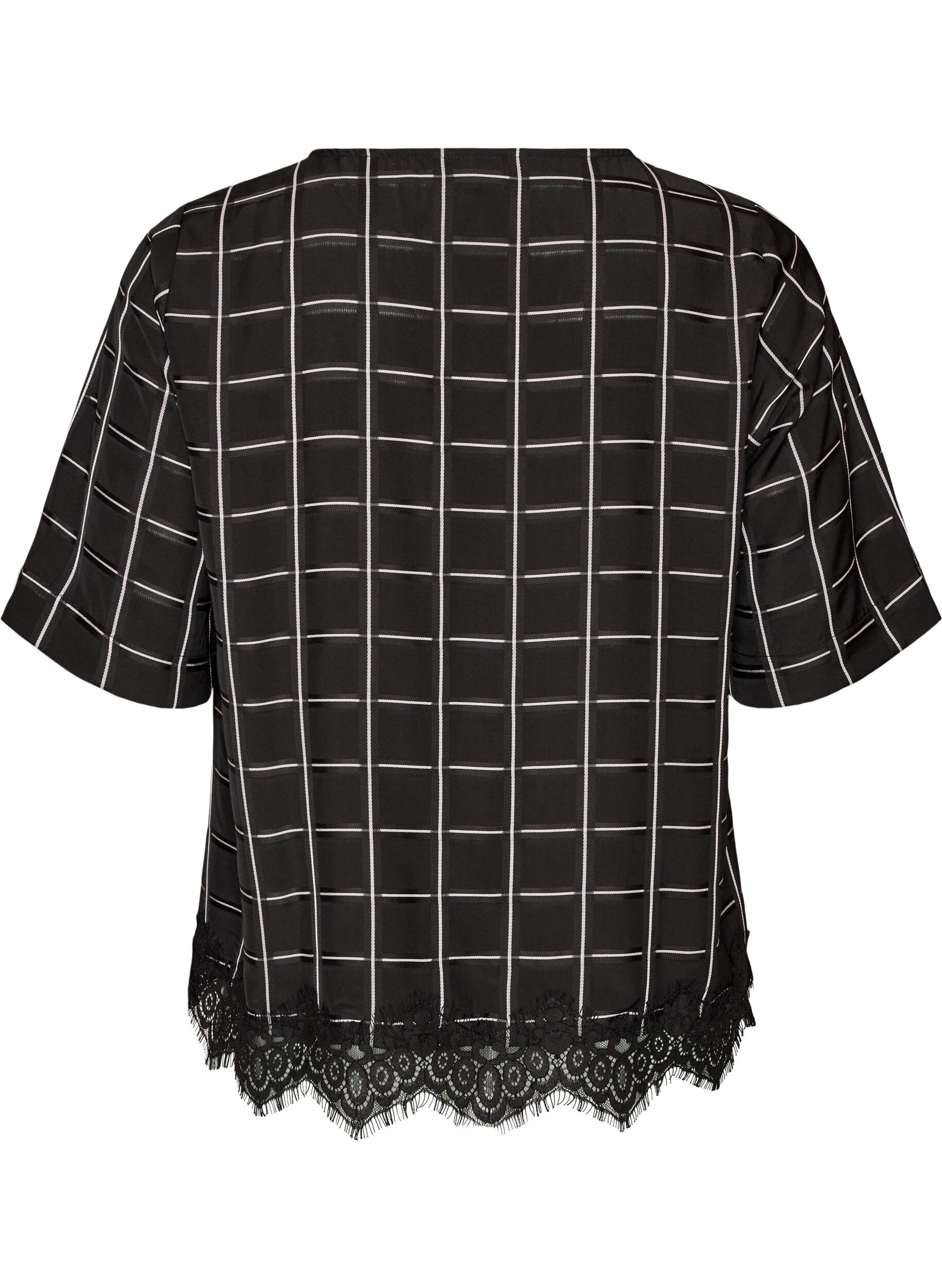 ZizziRutet bluse med blondekant og albuelange ermer, Svart, Packshot image number 1
