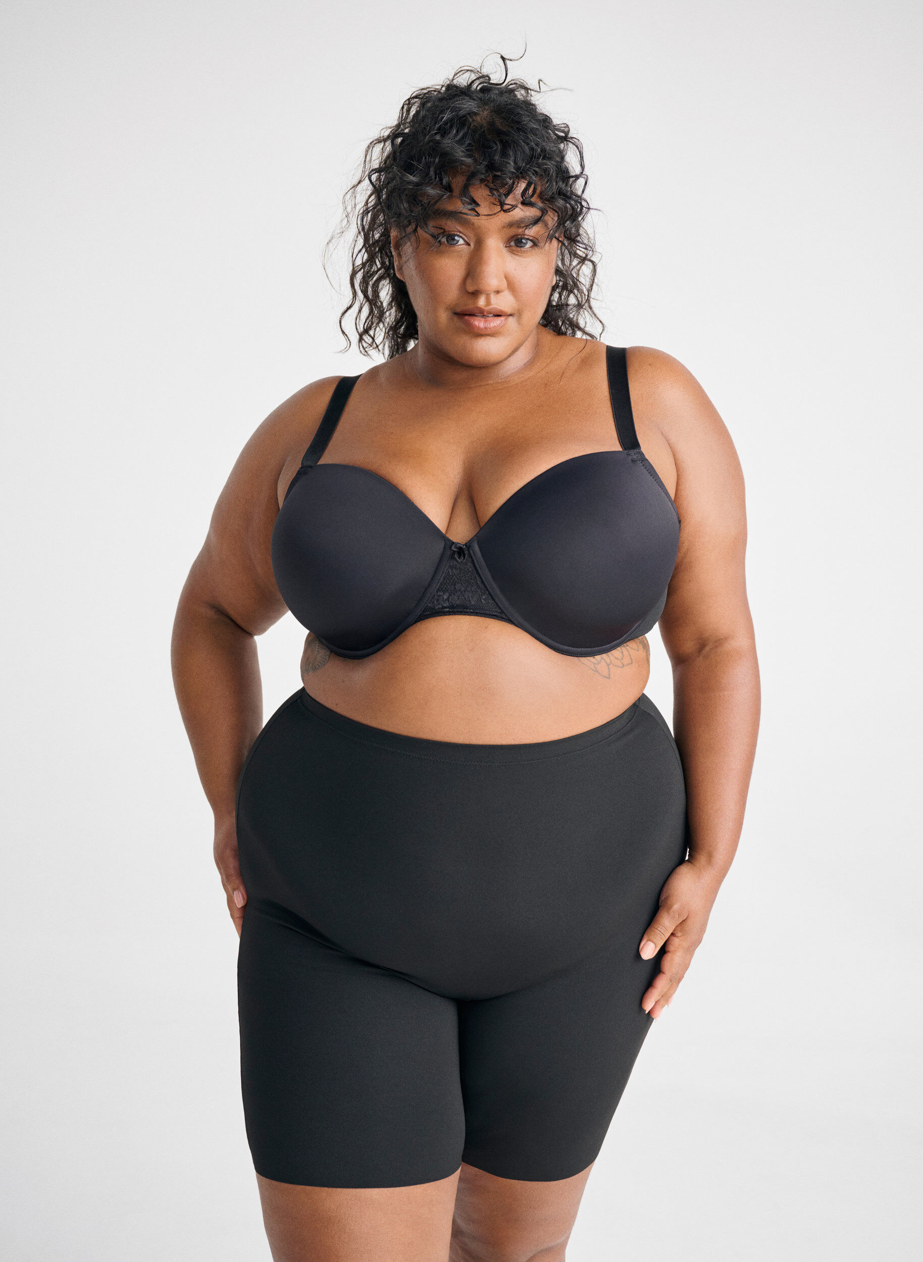 ZizziLight shapewear shorts med h&oslash;yt liv, Svart, Image image number 0