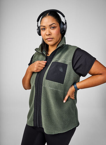 Zizzi Sporty teddyvest med lommer, Thyme, Image image number 0