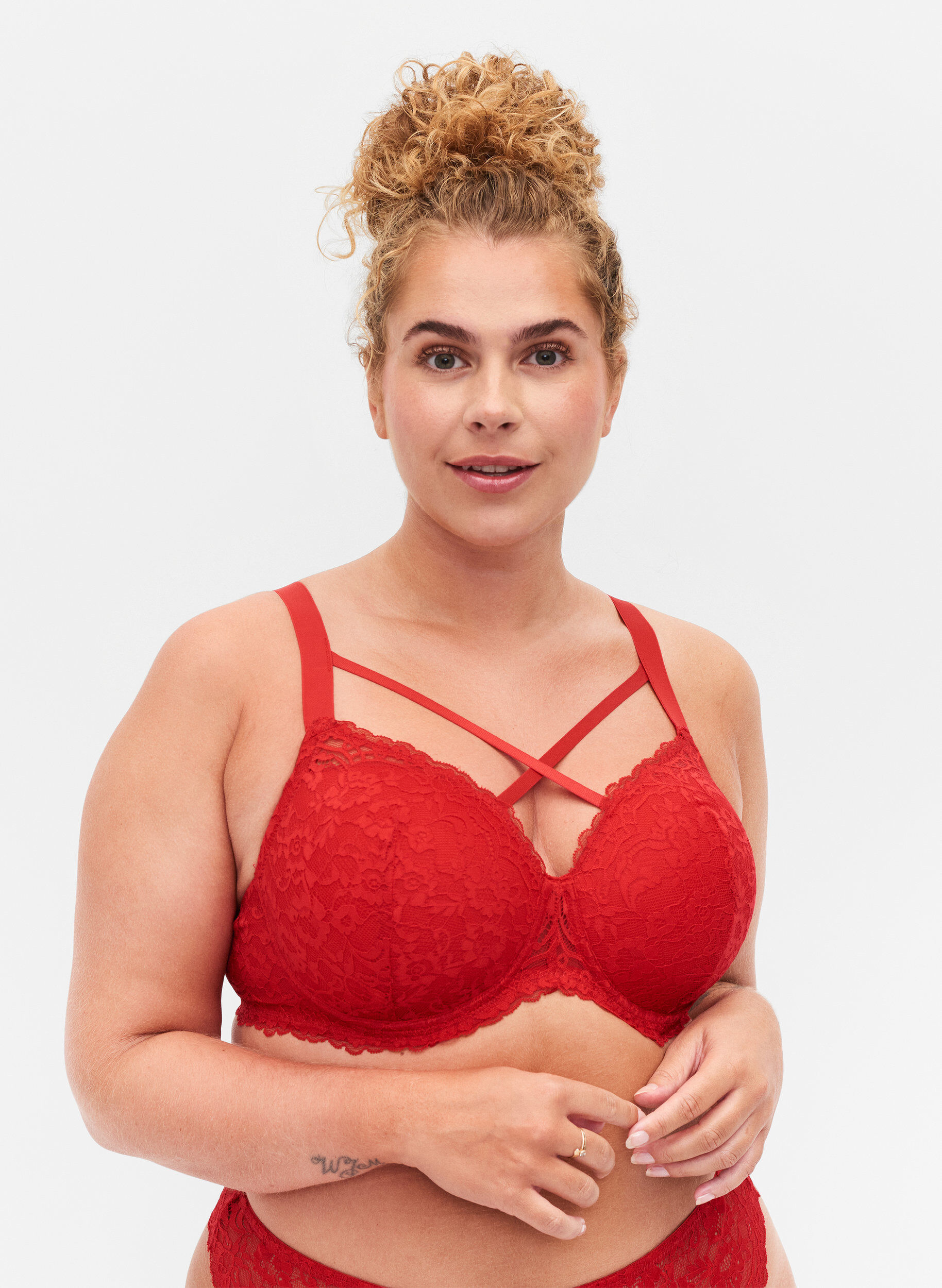 Zizzi Vattert BH med blonder og string, Red Ass., Model image number 0