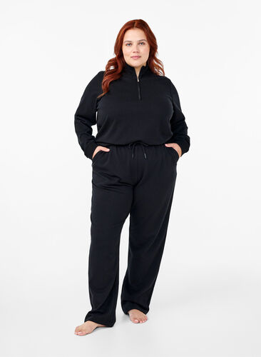 Zizzi Løstsittende joggebukser med lommer, Svart, Model image number 0