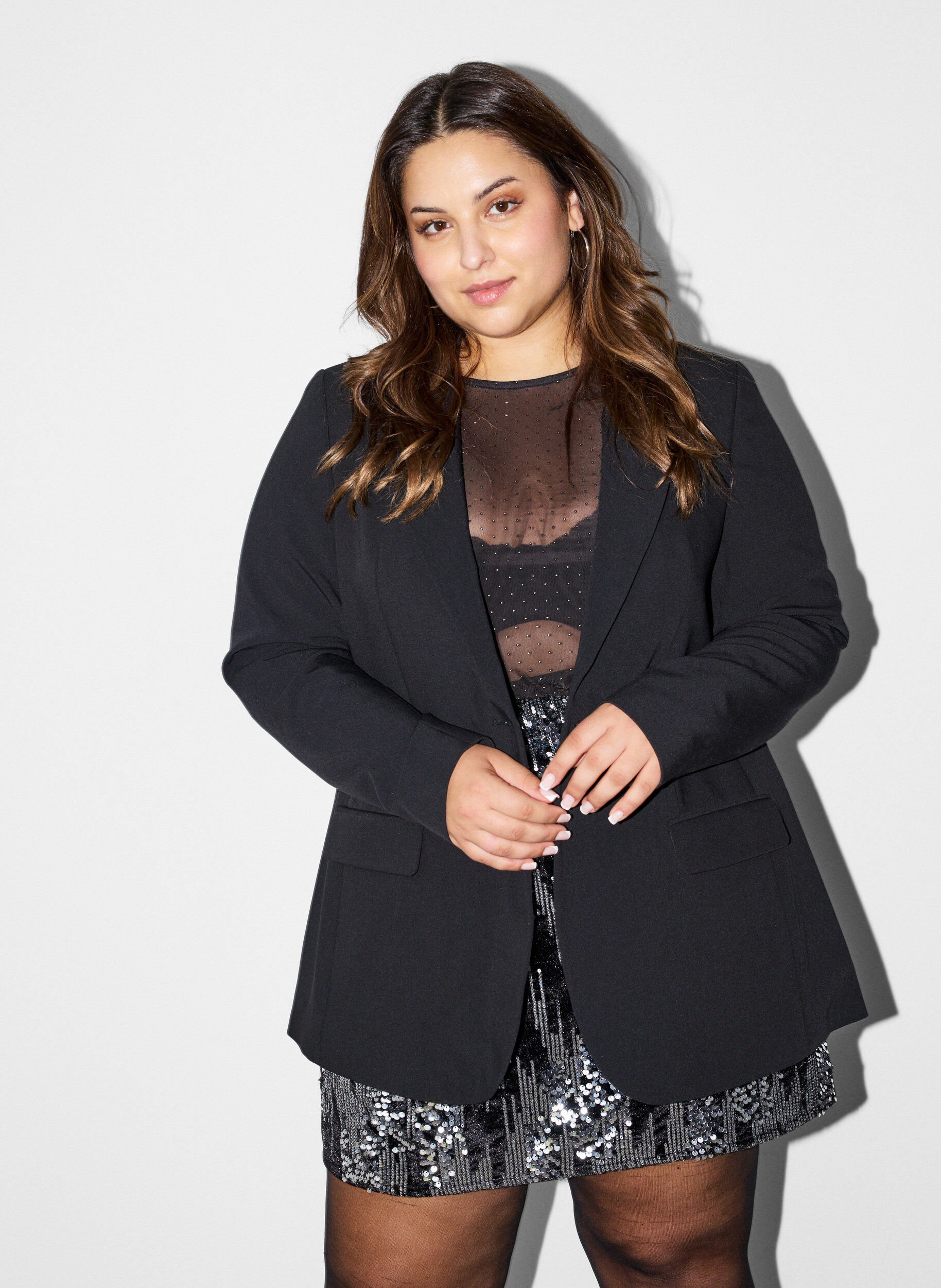 Blazer med splitt p&aring; ryggen og knytedetalj, Svart, Model