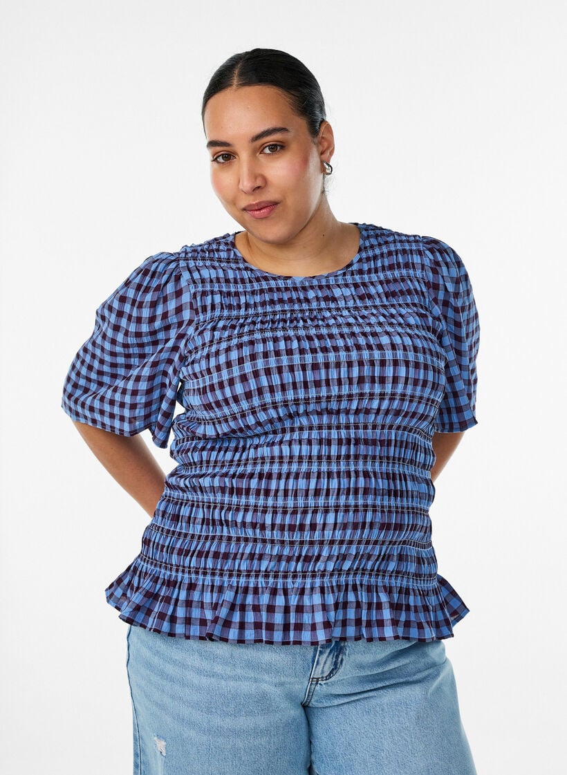 Bluse med smock, gingham-m&oslash;nster og rysjekant, Bl&aring;, Model image number 0
