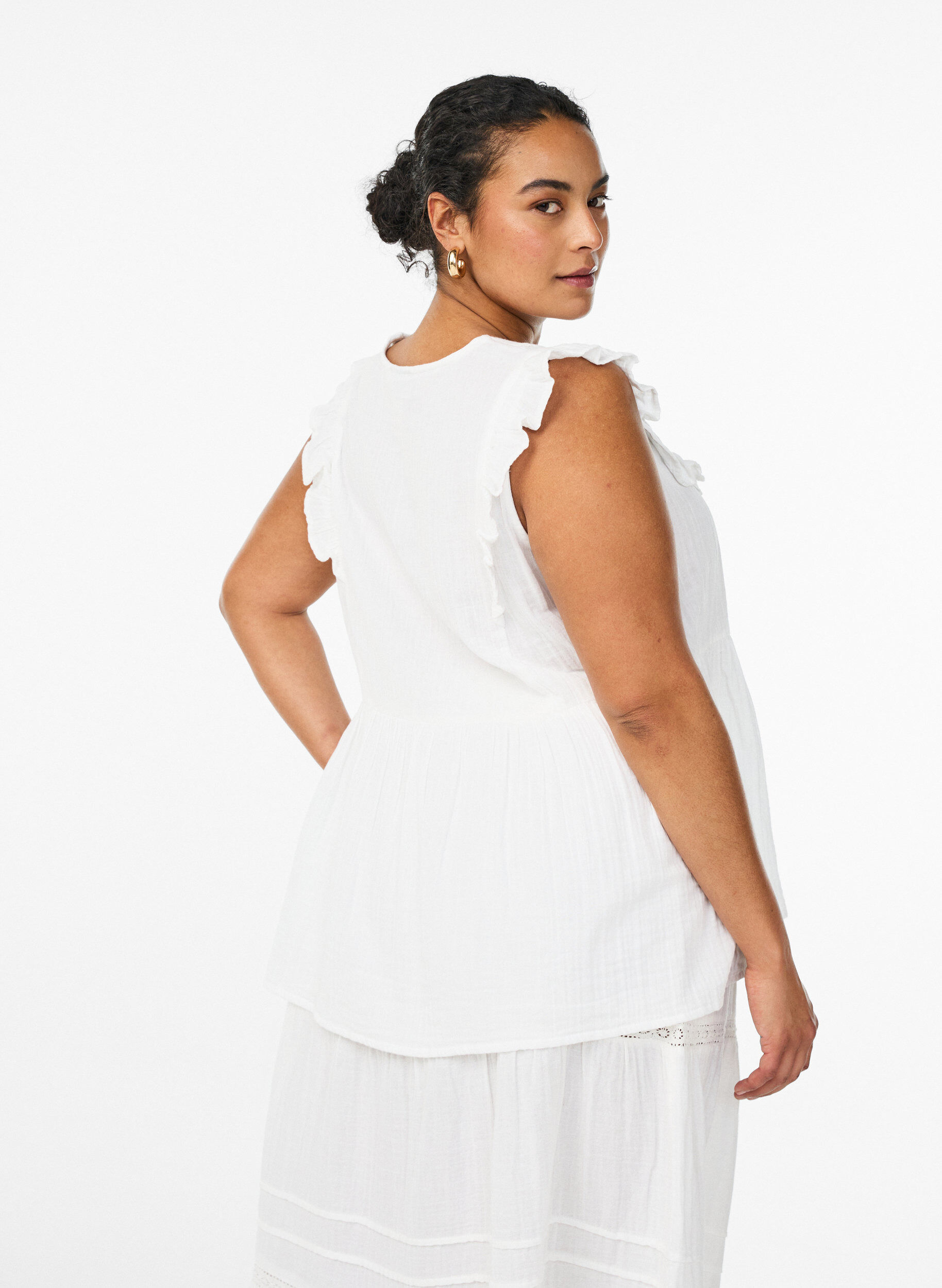 ZizziErmel&oslash;s bluse i bomullsmusselin med volanger, Hvit, Model image number 2