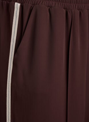 Zizzi Sporty bukser med rette ben og sidestriper, Deep Mahogany, Packshot image number 2
