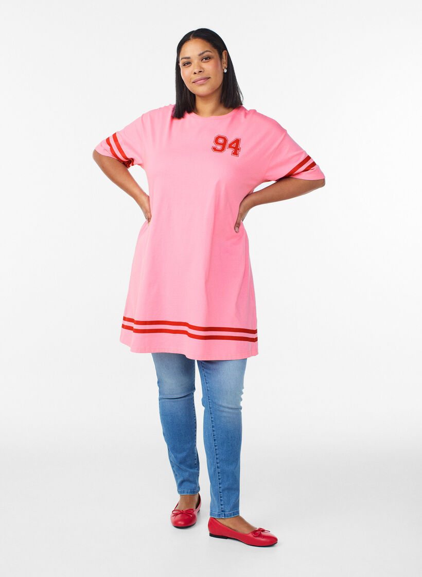 Kort T-skjortekjole med sporty detaljer, Rosa, Model image number 1