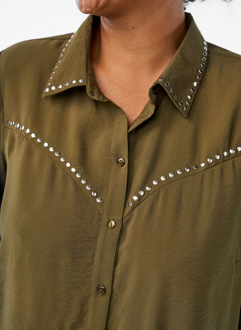 Skjorte med nagler, Dark Olive, Model